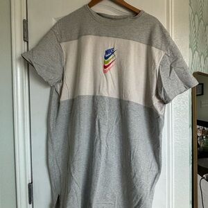 Nike Women's Gray and Cream Short Sleeve Tee